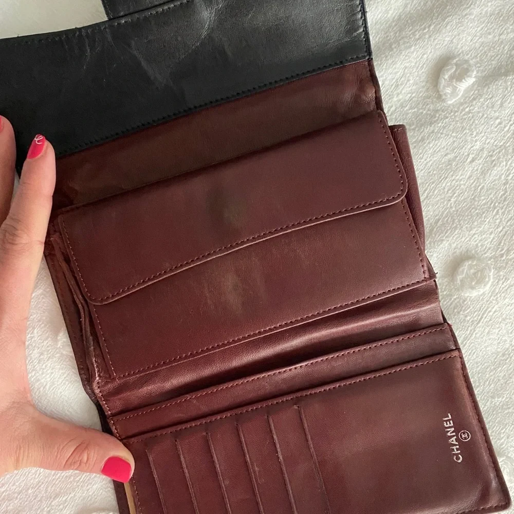 CHANEL Black Quilted Key & Card Holder - Picture 11 of 13